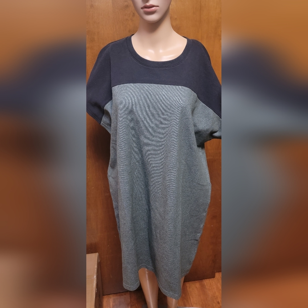Under Armour Sweatshirt Dress Green Short Sleeve Green & Black Crewneck Size XL.
